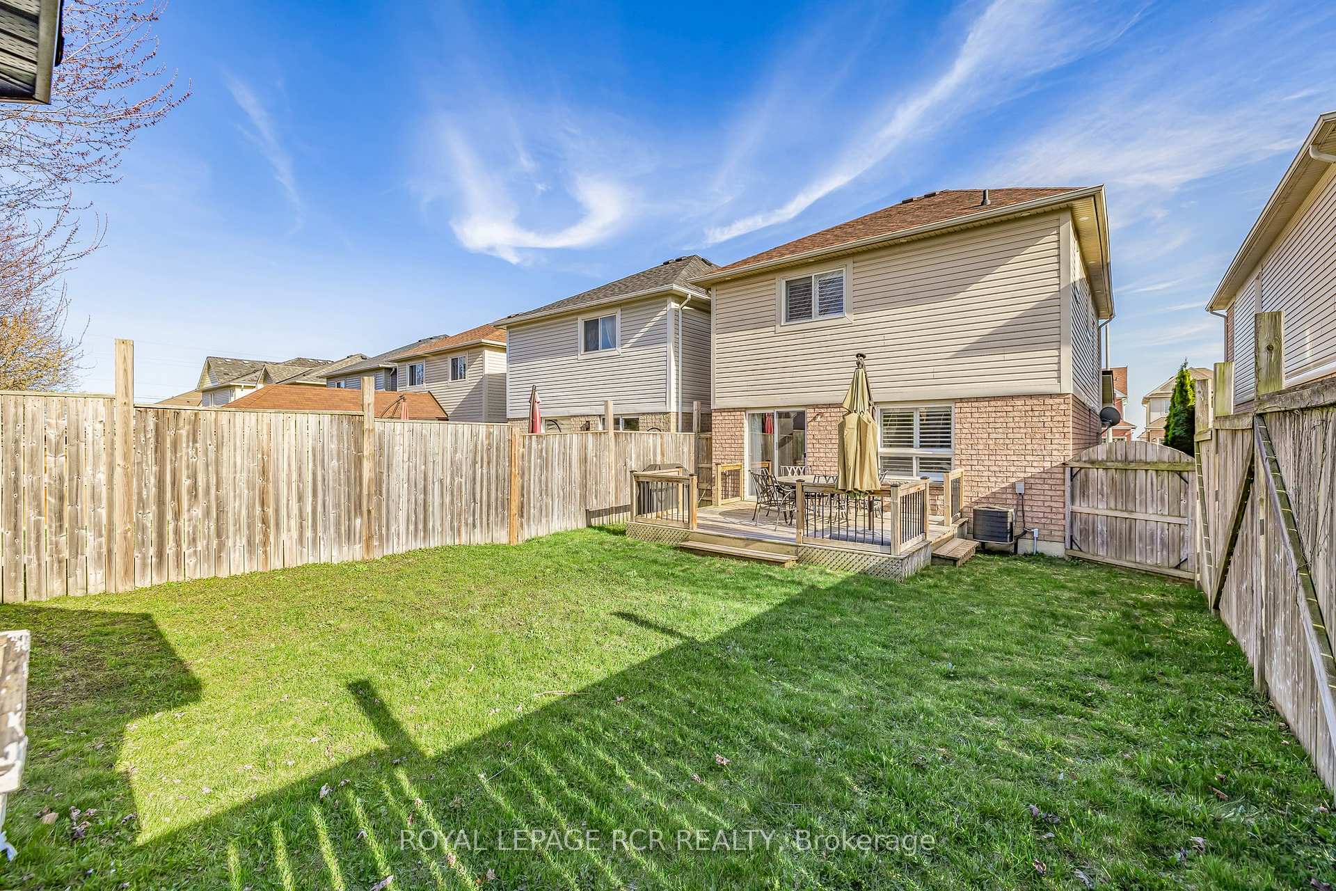Photo 28 of 34 Childs Court, Clarington, Bowmanville — HOMEH