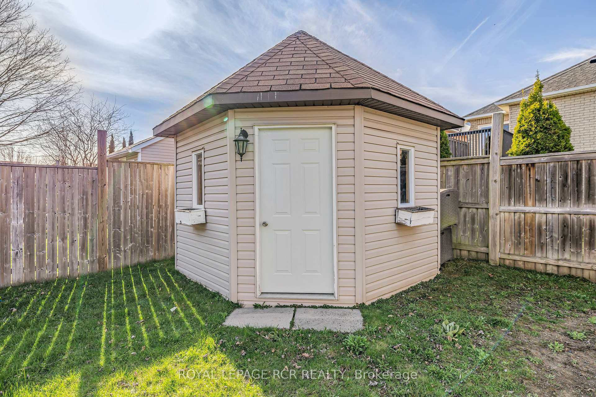 Photo 36 of 34 Childs Court, Clarington, Bowmanville — HOMEH