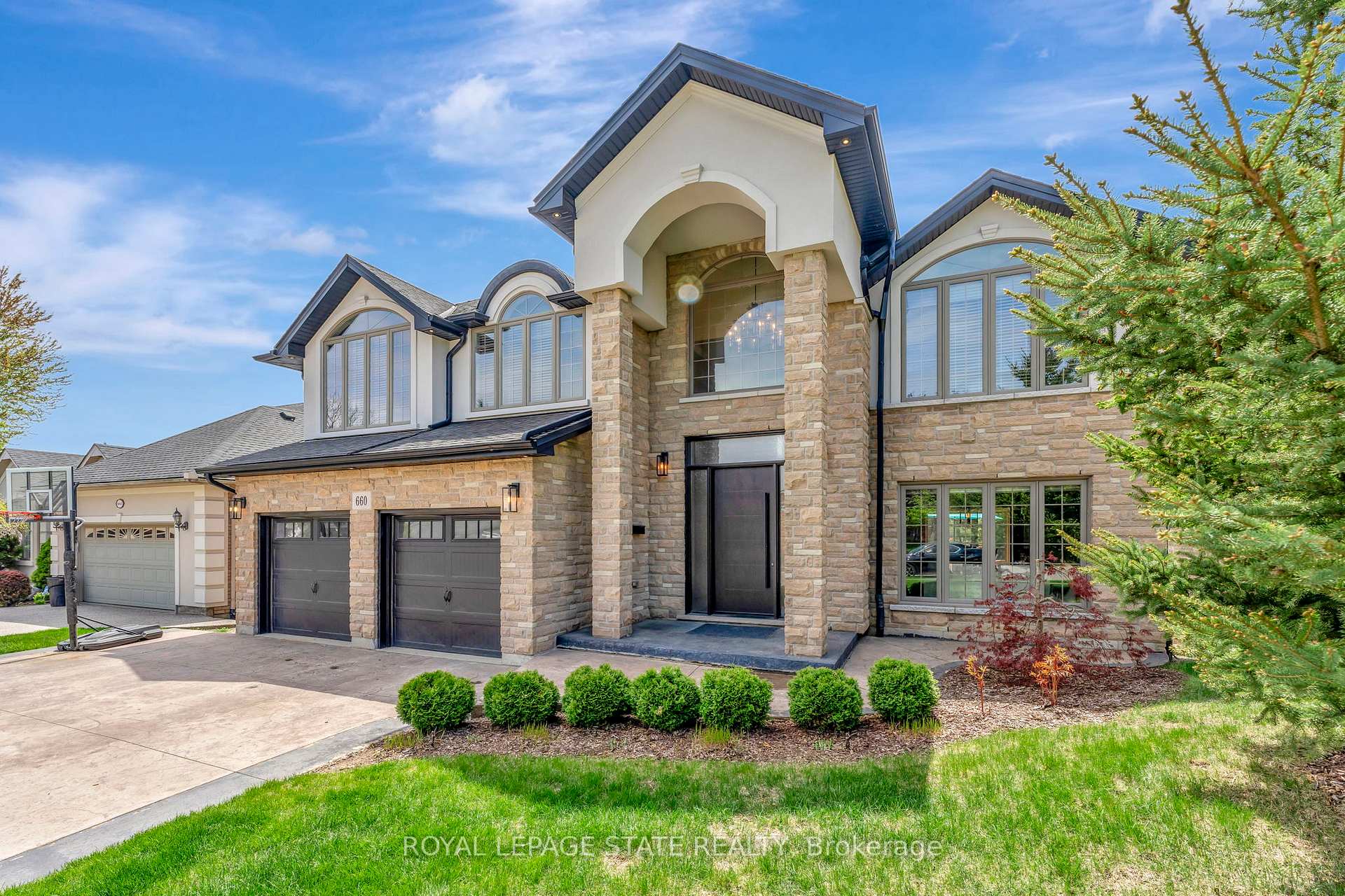 Photo 1 of 660 Highvalley Road, Hamilton, Ancaster — HOMEH