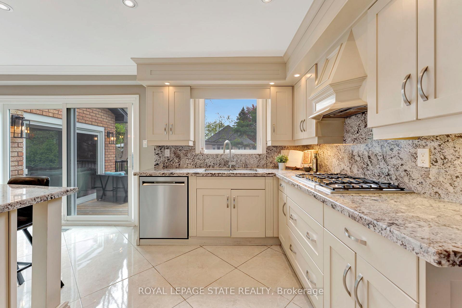Photo 3 of 660 Highvalley Road, Hamilton, Ancaster — HOMEH