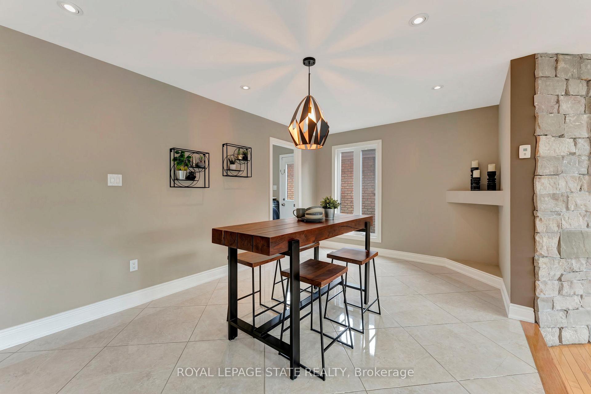 Photo 9 of 660 Highvalley Road, Hamilton, Ancaster — HOMEH