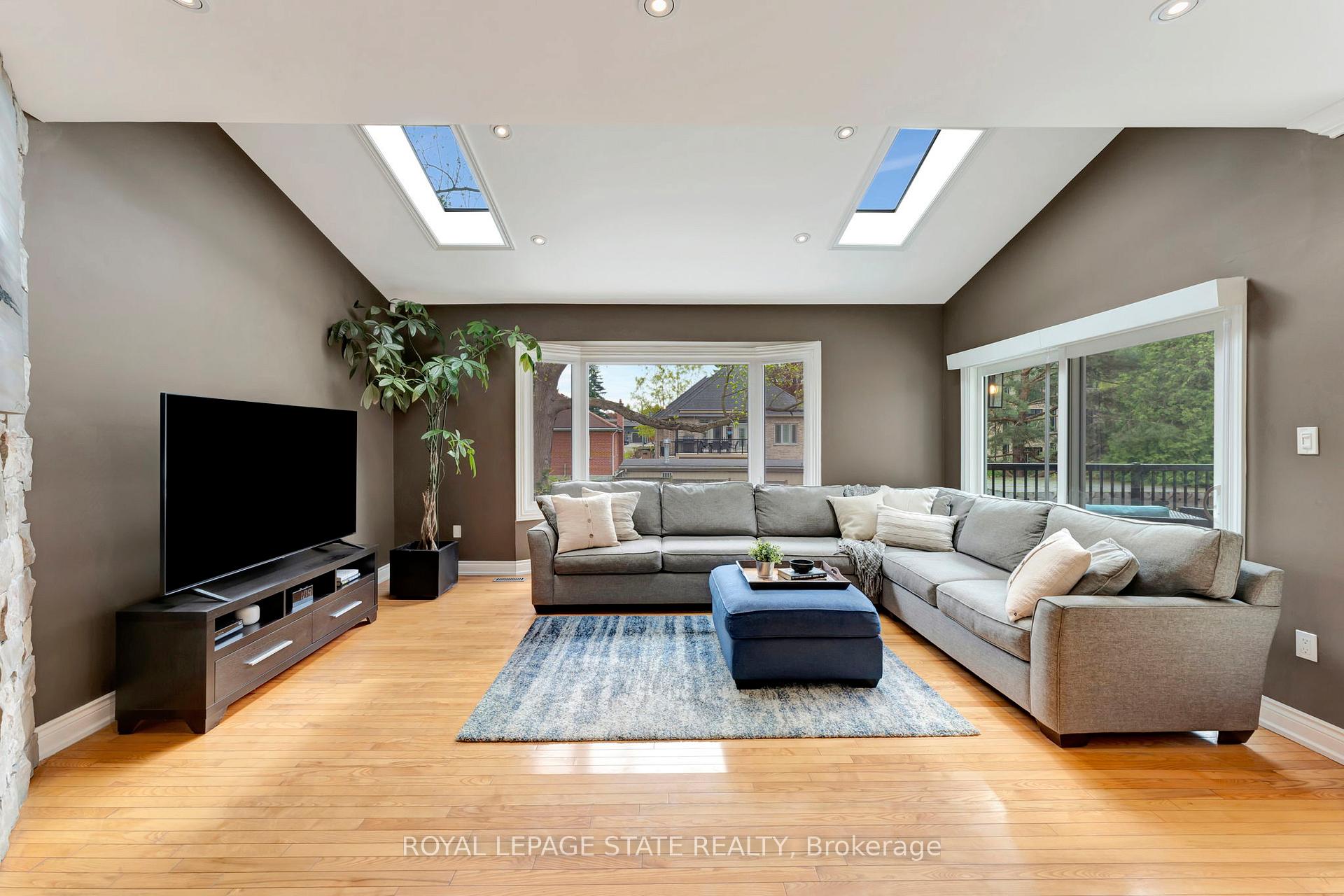 Photo 10 of 660 Highvalley Road, Hamilton, Ancaster — HOMEH