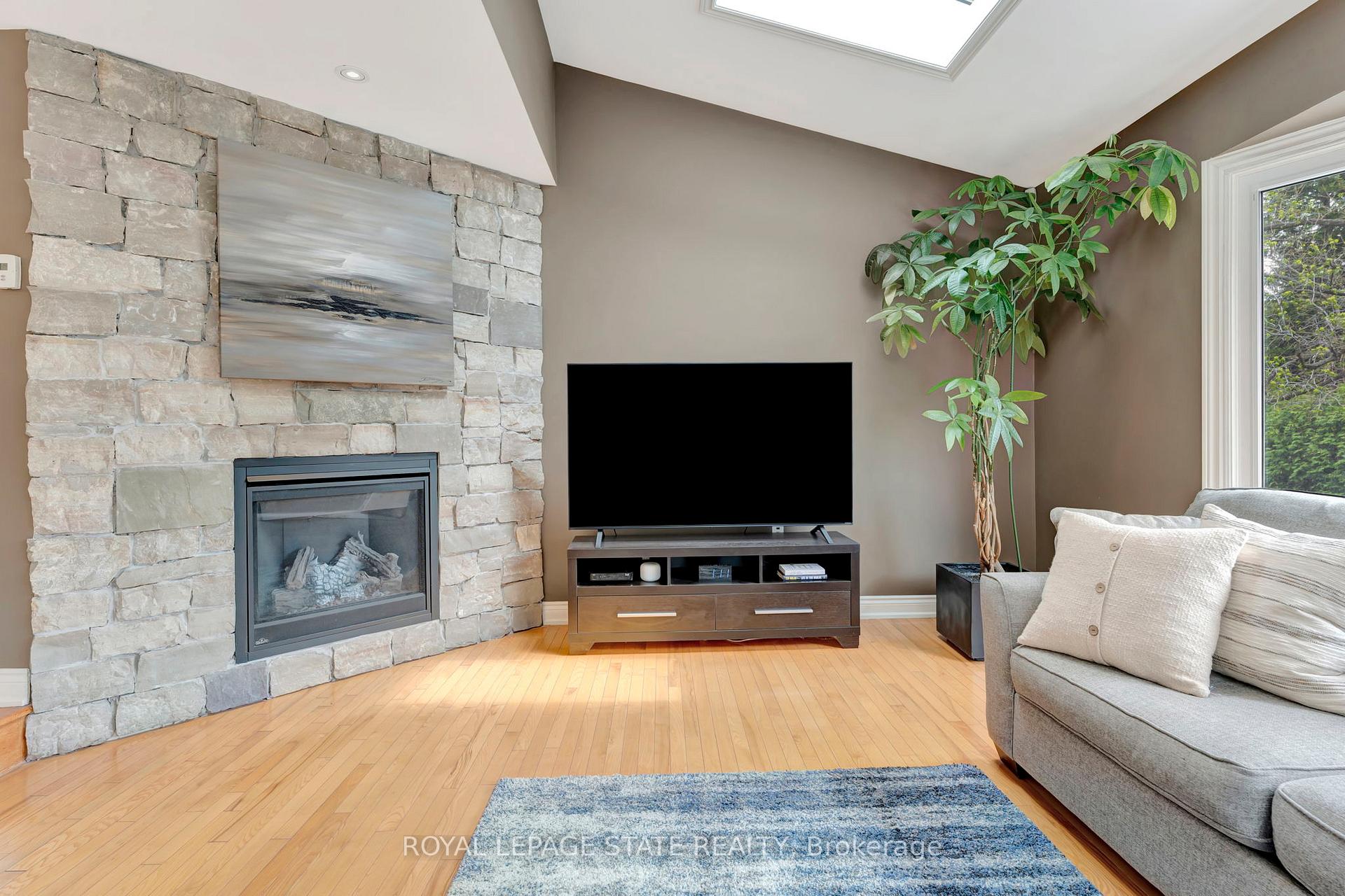 Photo 23 of 660 Highvalley Road, Hamilton, Ancaster — HOMEH