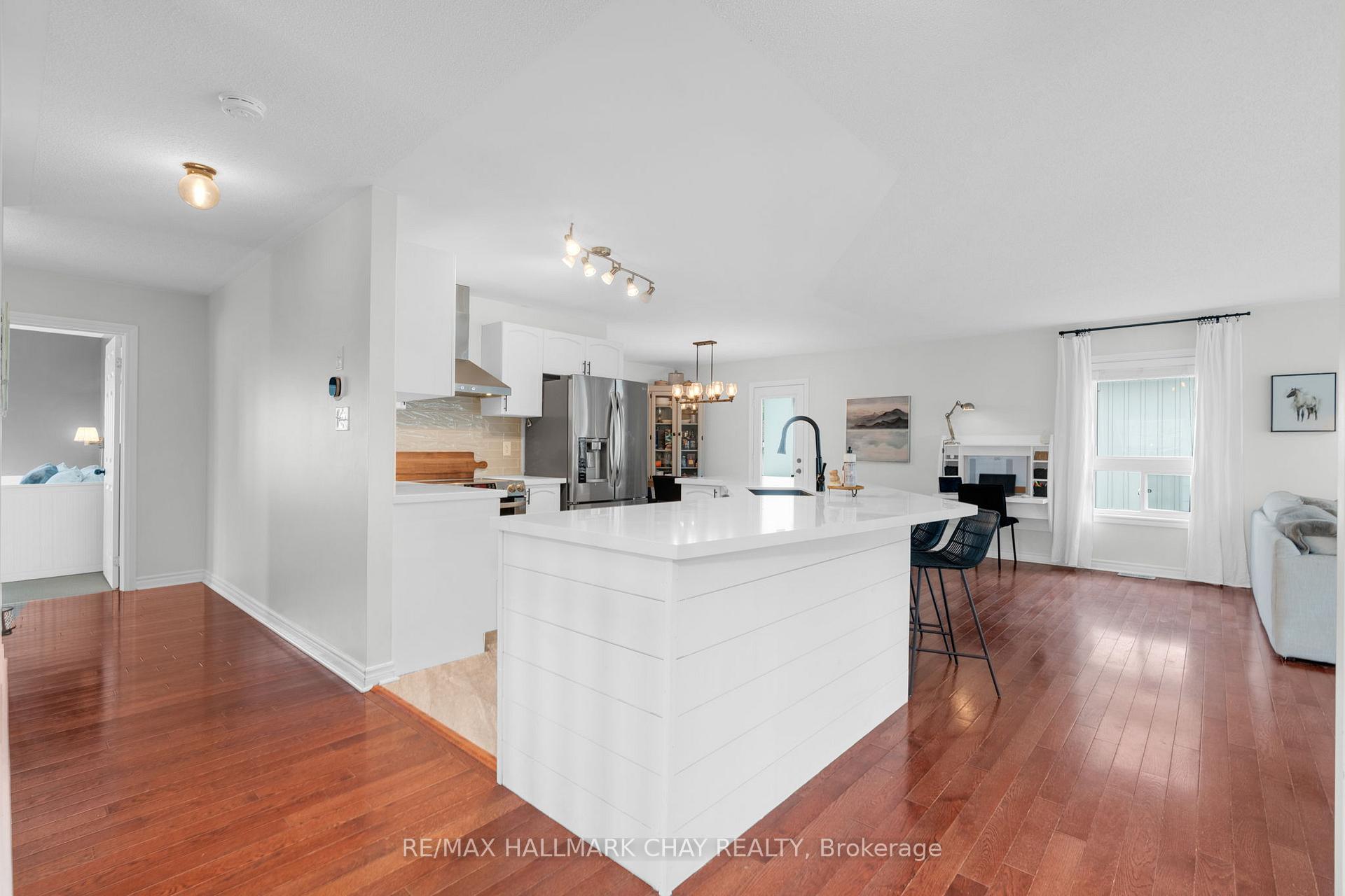 Photo 4 of 291 Regina Street, Clearview, Stayner — HOMEH