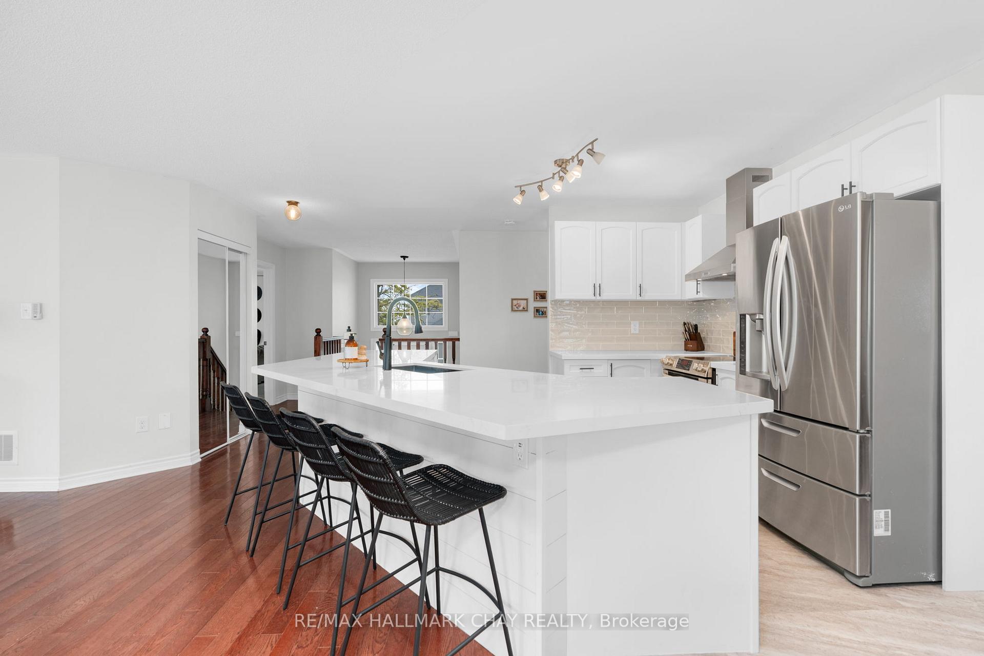 Photo 2 of 291 Regina Street, Clearview, Stayner — HOMEH