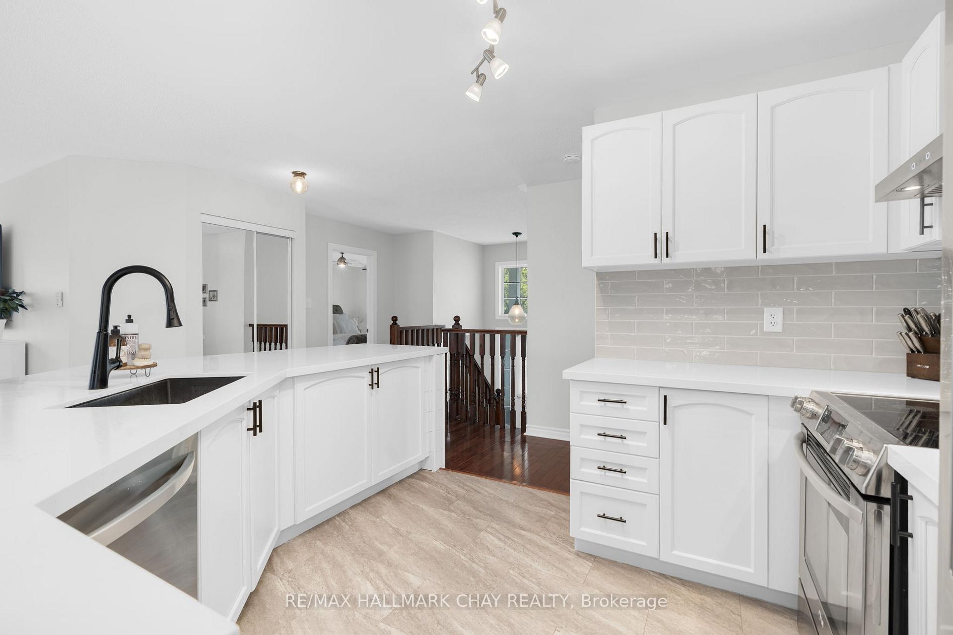 Photo 6 of 291 Regina Street, Clearview, Stayner — HOMEH