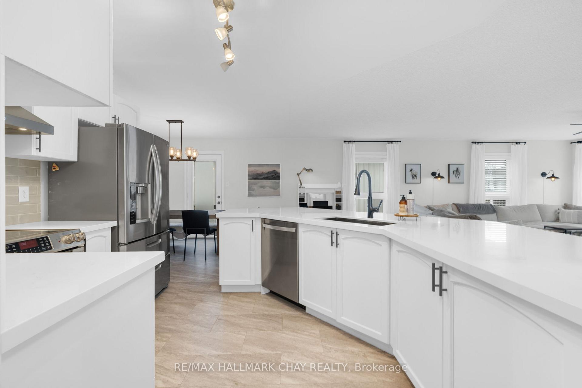 Photo 9 of 291 Regina Street, Clearview, Stayner — HOMEH