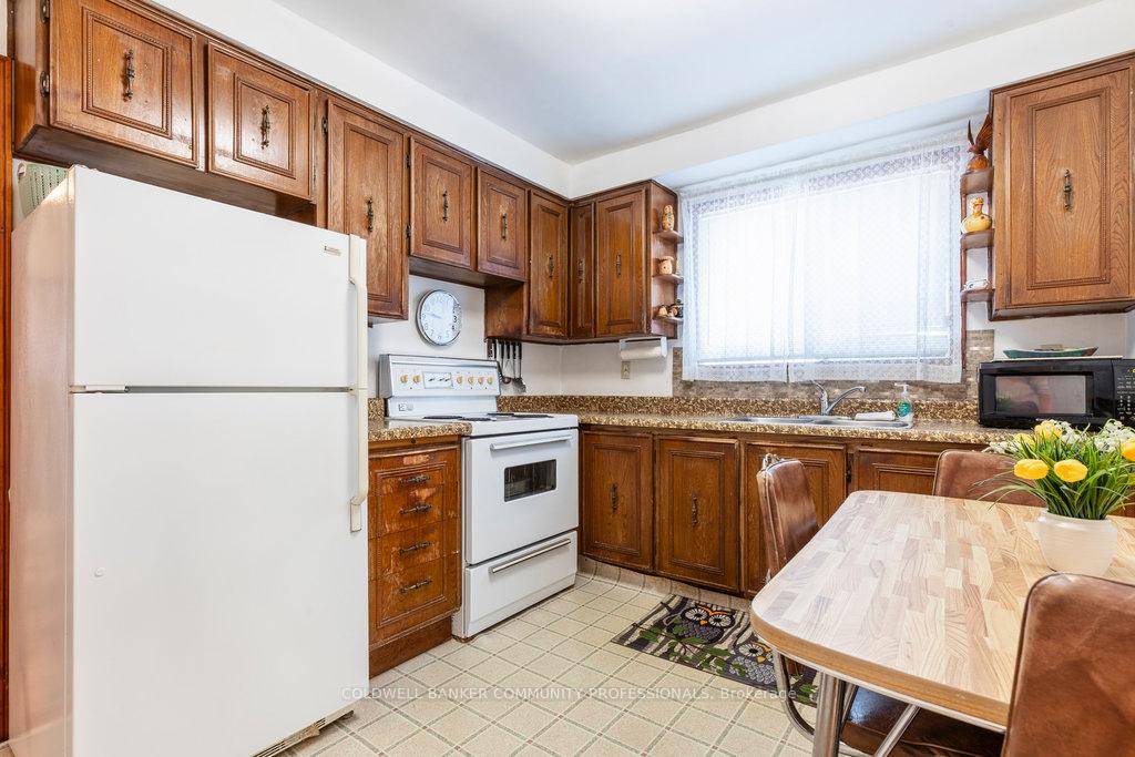 Photo 4 of 16 Elm Avenue, Hamilton, Stoney Creek — HOMEH