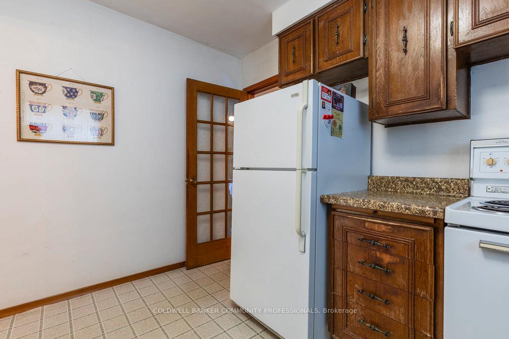 Photo 15 of 16 Elm Avenue, Hamilton, Stoney Creek — HOMEH