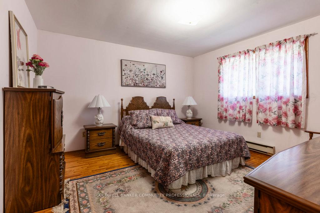 Photo 10 of 16 Elm Avenue, Hamilton, Stoney Creek — HOMEH