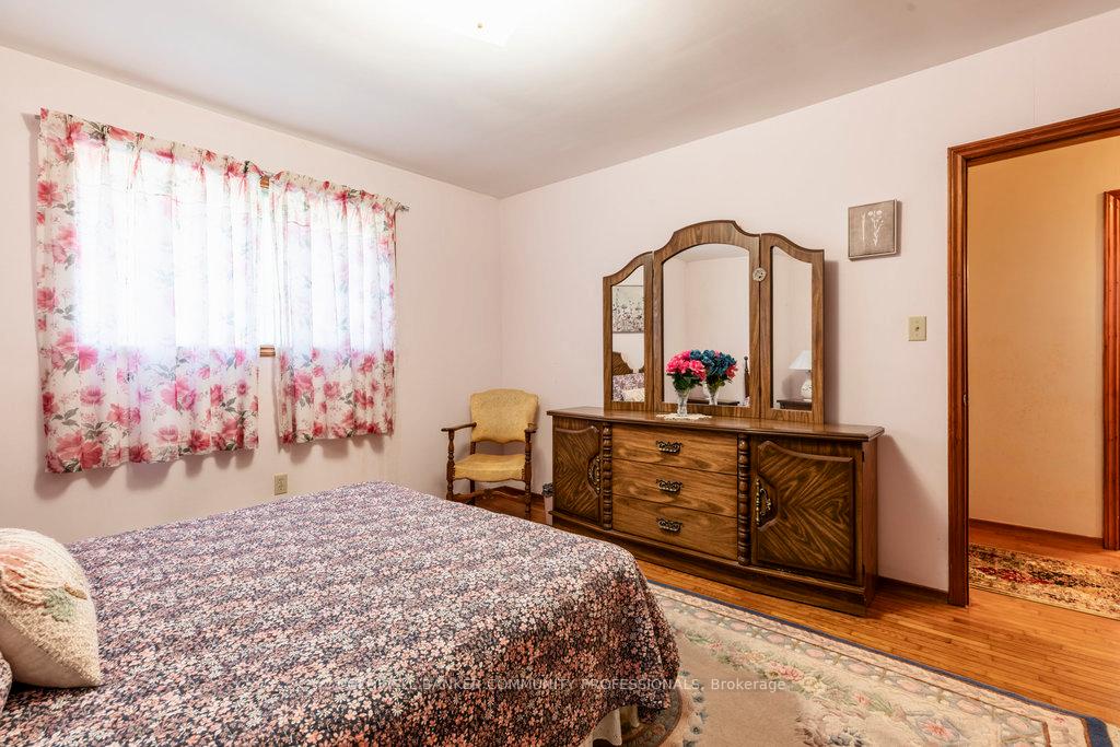 Photo 5 of 16 Elm Avenue, Hamilton, Stoney Creek — HOMEH