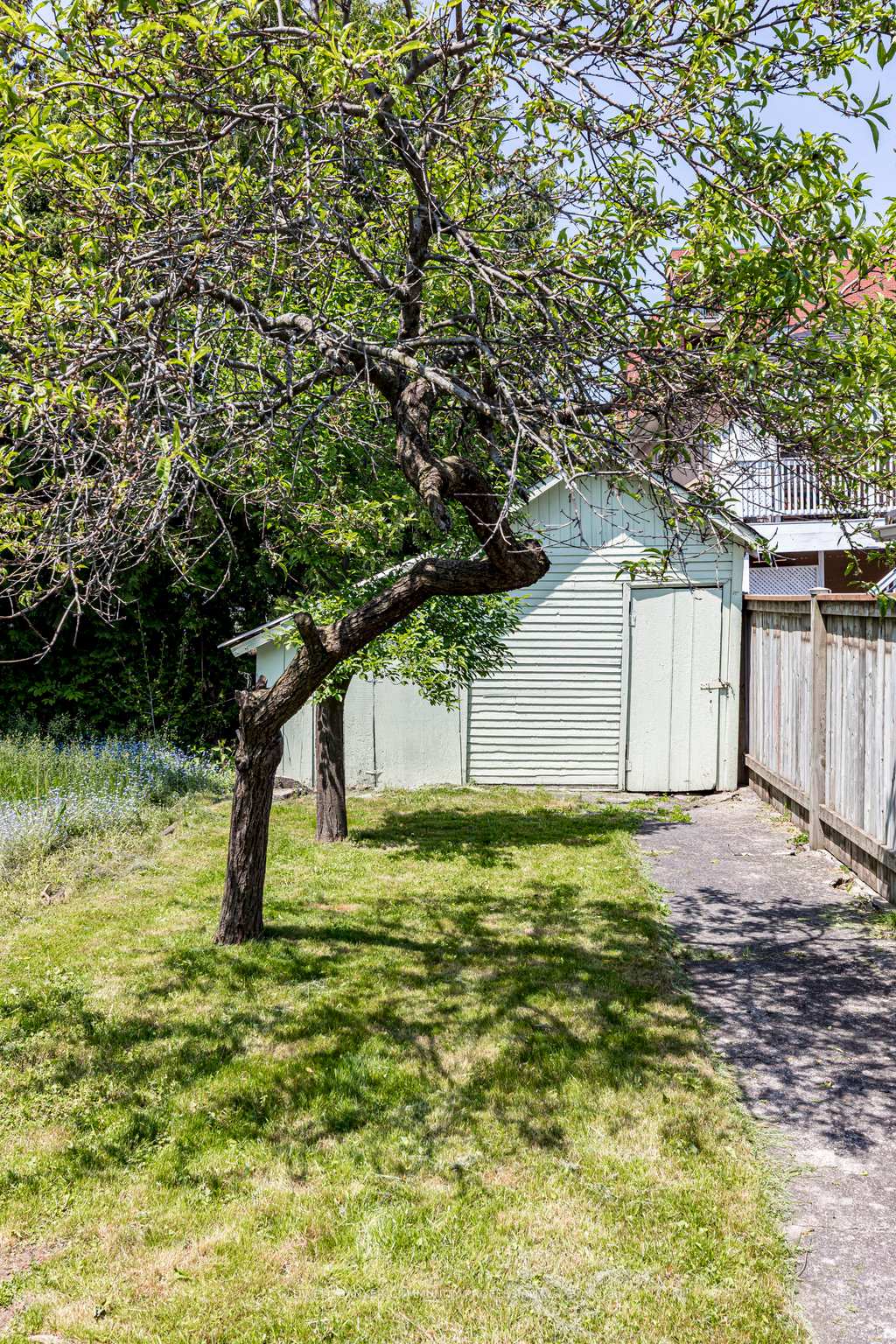 Photo 48 of 16 Elm Avenue, Hamilton, Stoney Creek — HOMEH