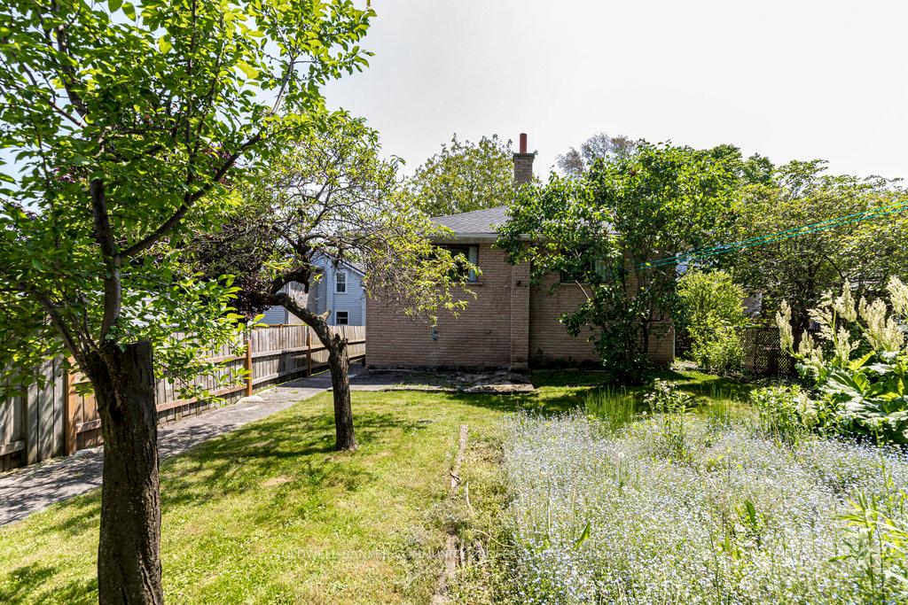 Photo 47 of 16 Elm Avenue, Hamilton, Stoney Creek — HOMEH