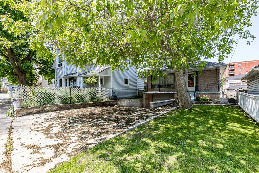 Photo 21 of 16 Elm Avenue, Hamilton, Stoney Creek — HOMEH