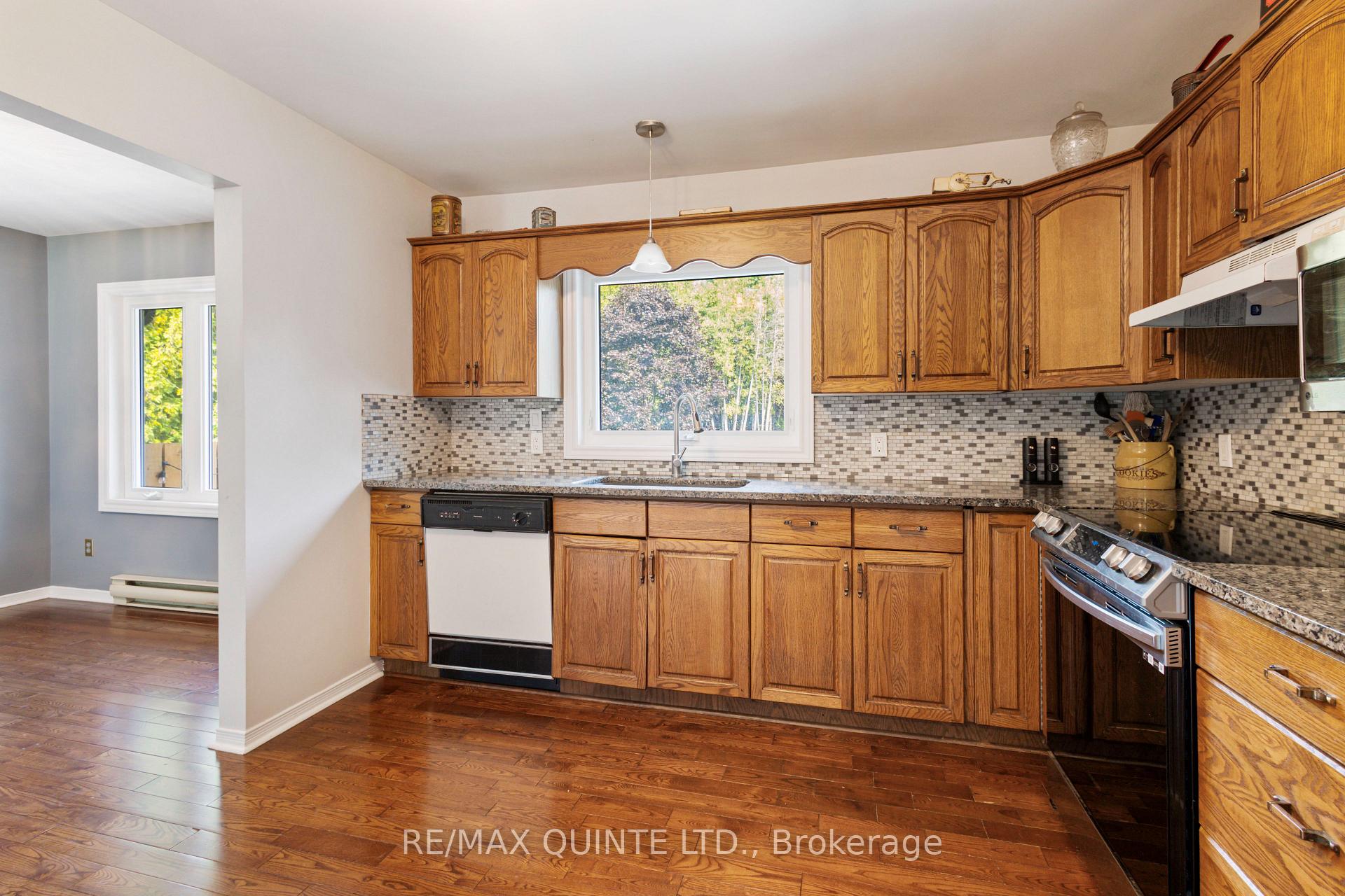 Photo 10 of 563 Thrasher Road, Belleville, Thurlow Ward — HOMEH