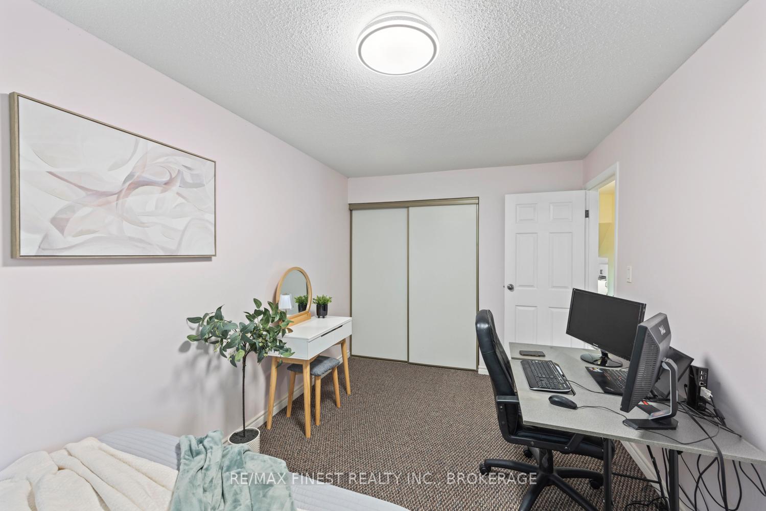 Photo 20 of 49 Limeridge Drive, Kingston, Kingston East (Incl Barret Crt) — HOMEH