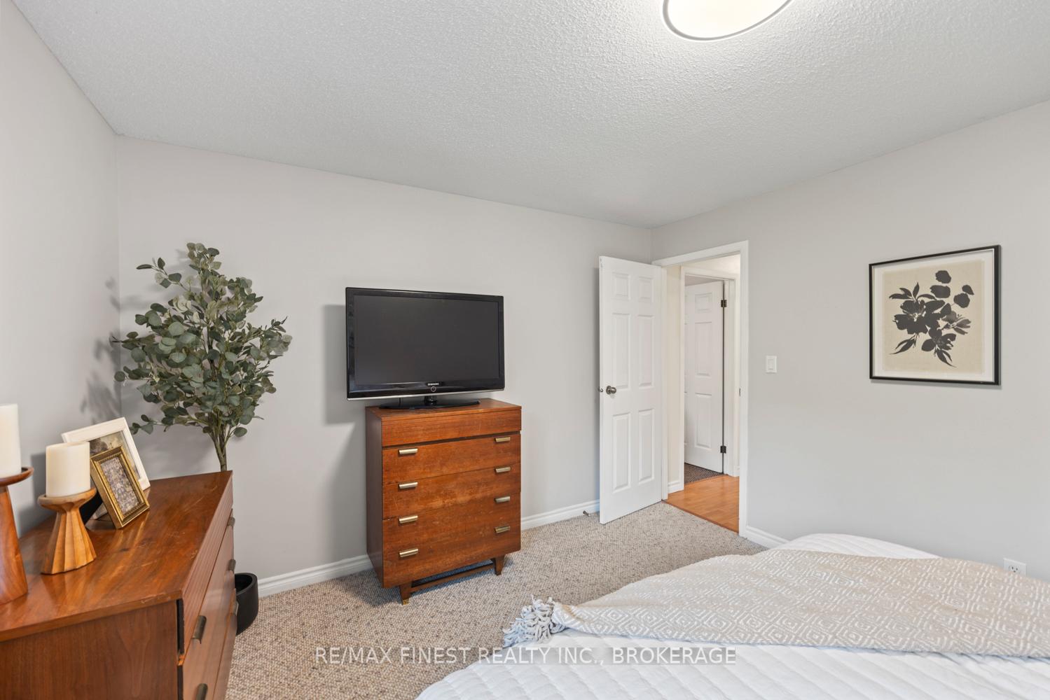 Photo 35 of 49 Limeridge Drive, Kingston, Kingston East (Incl Barret Crt) — HOMEH