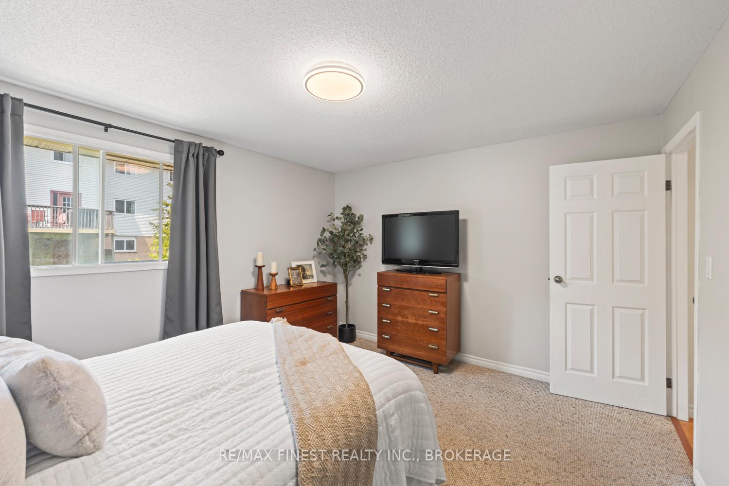 Photo 15 of 49 Limeridge Drive, Kingston, Kingston East (Incl Barret Crt) — HOMEH