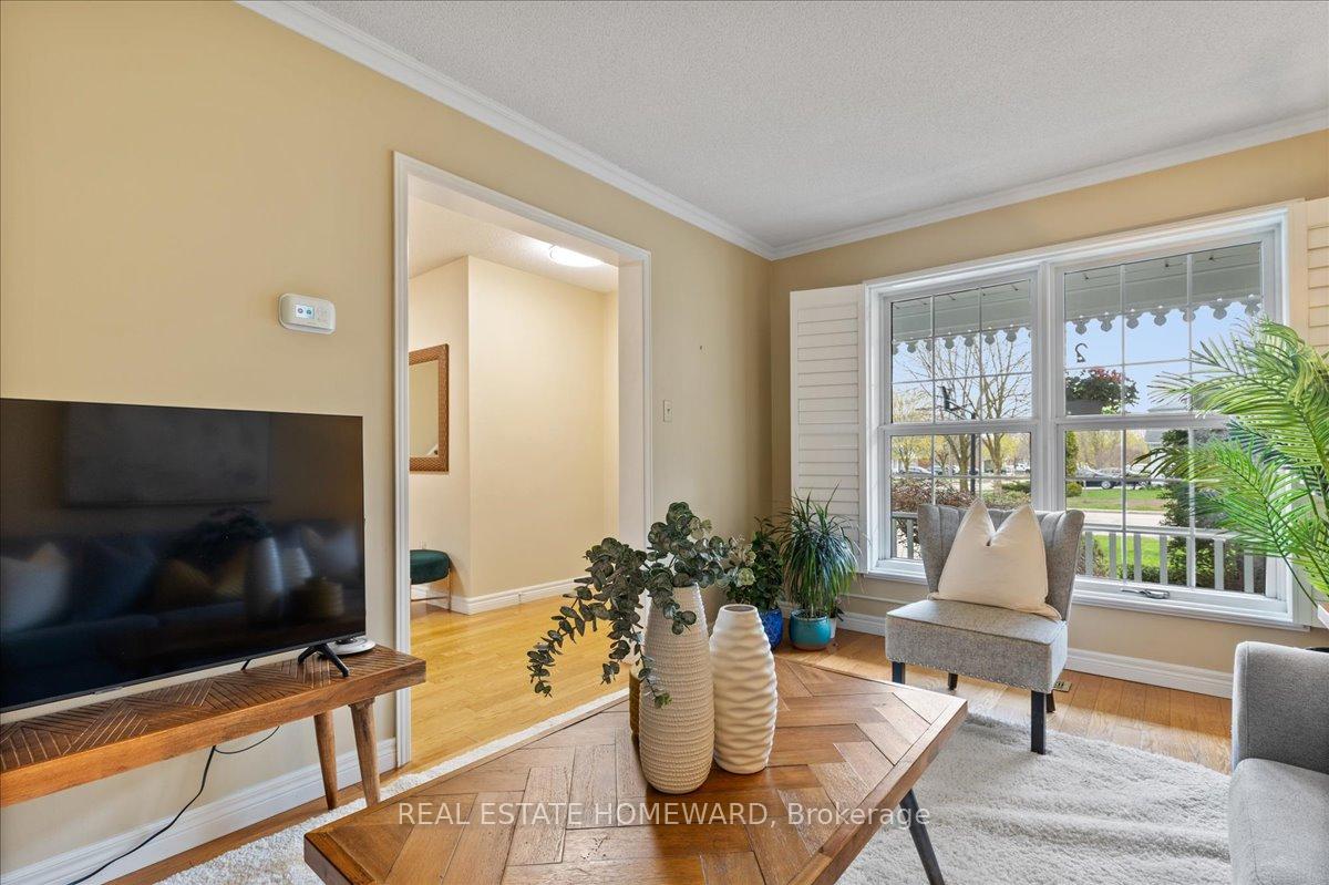 Photo 4 of 339 Bushview Crescent, Waterloo — HOMEH