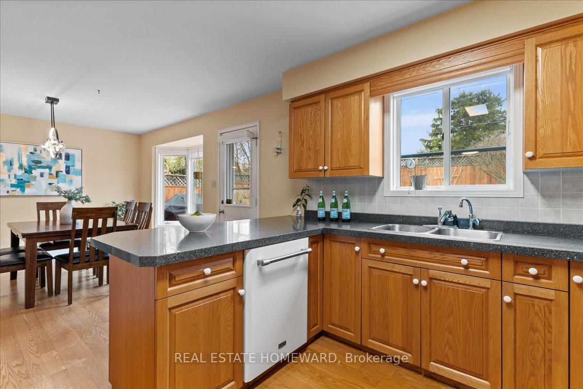 Photo 10 of 339 Bushview Crescent, Waterloo — HOMEH