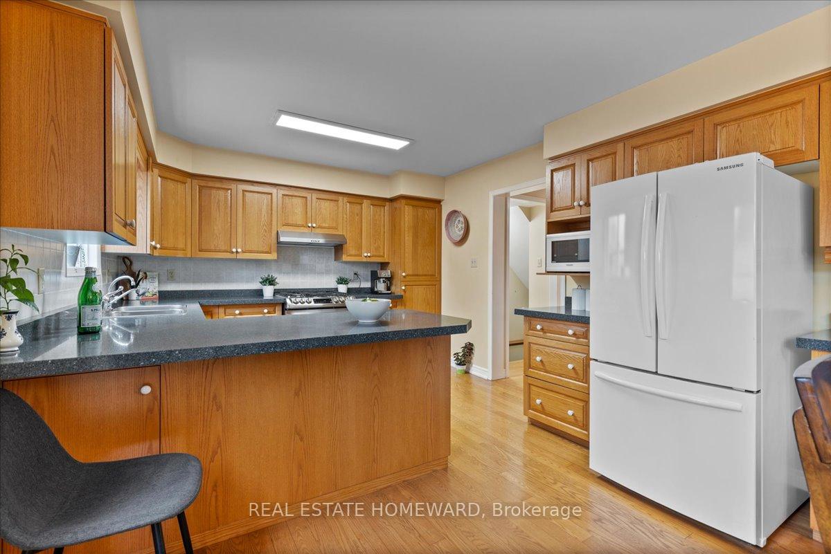 Photo 13 of 339 Bushview Crescent, Waterloo — HOMEH
