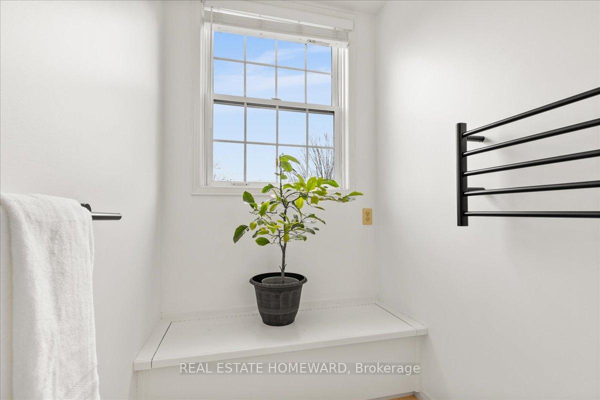 Photo 16 of 339 Bushview Crescent, Waterloo — HOMEH