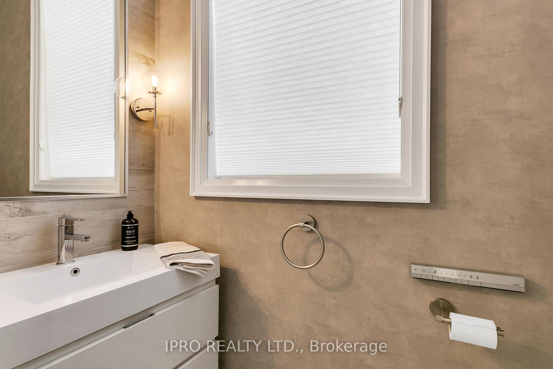Photo 10 of 30 Notley Place, Toronto, O'Connor-Parkview — HOMEH