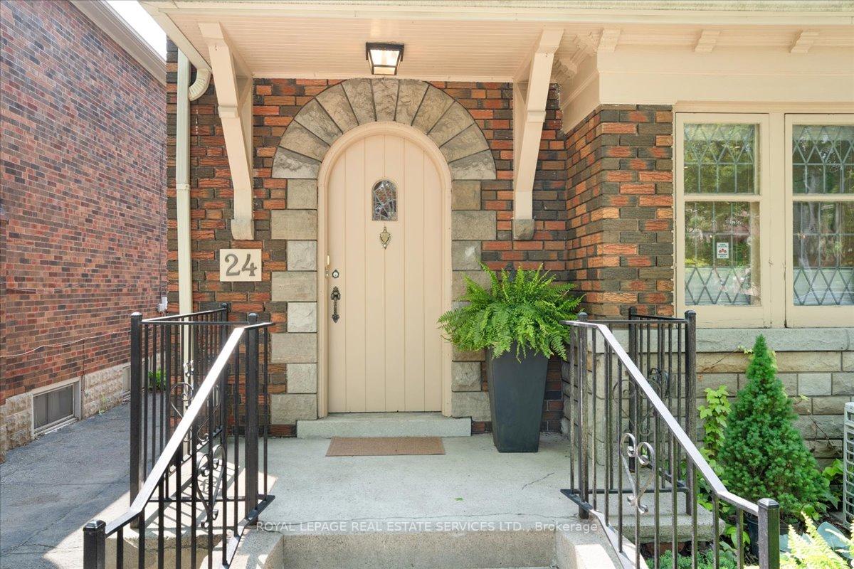 Photo 10 of 24 Rolph Road, Toronto, Leaside — HOMEH