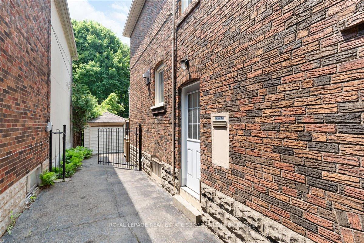 Photo 20 of 24 Rolph Road, Toronto, Leaside — HOMEH