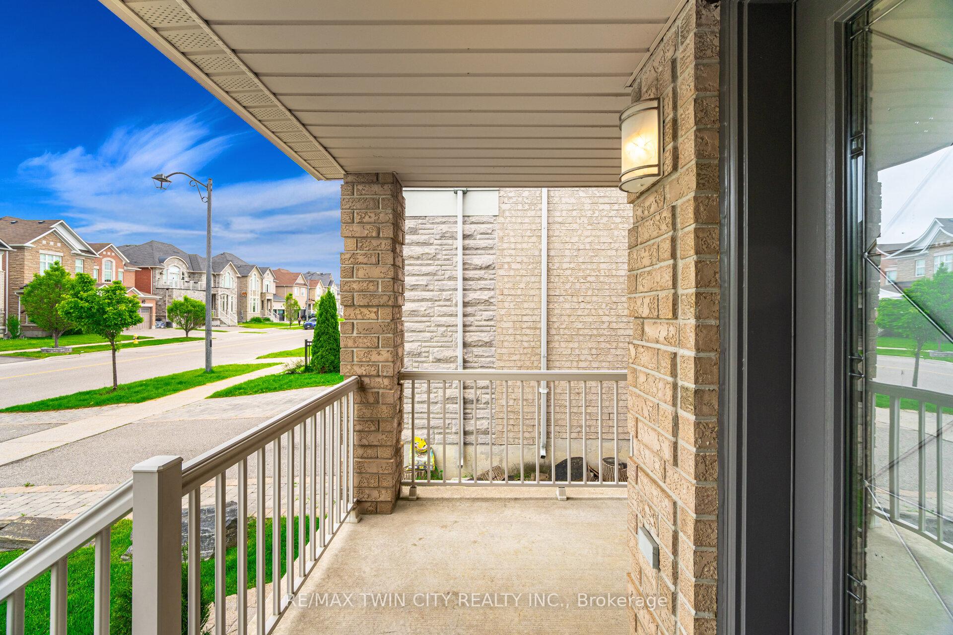 Photo 6 of 45 Retreat Boulevard, Vaughan, Vellore Village — HOMEH
