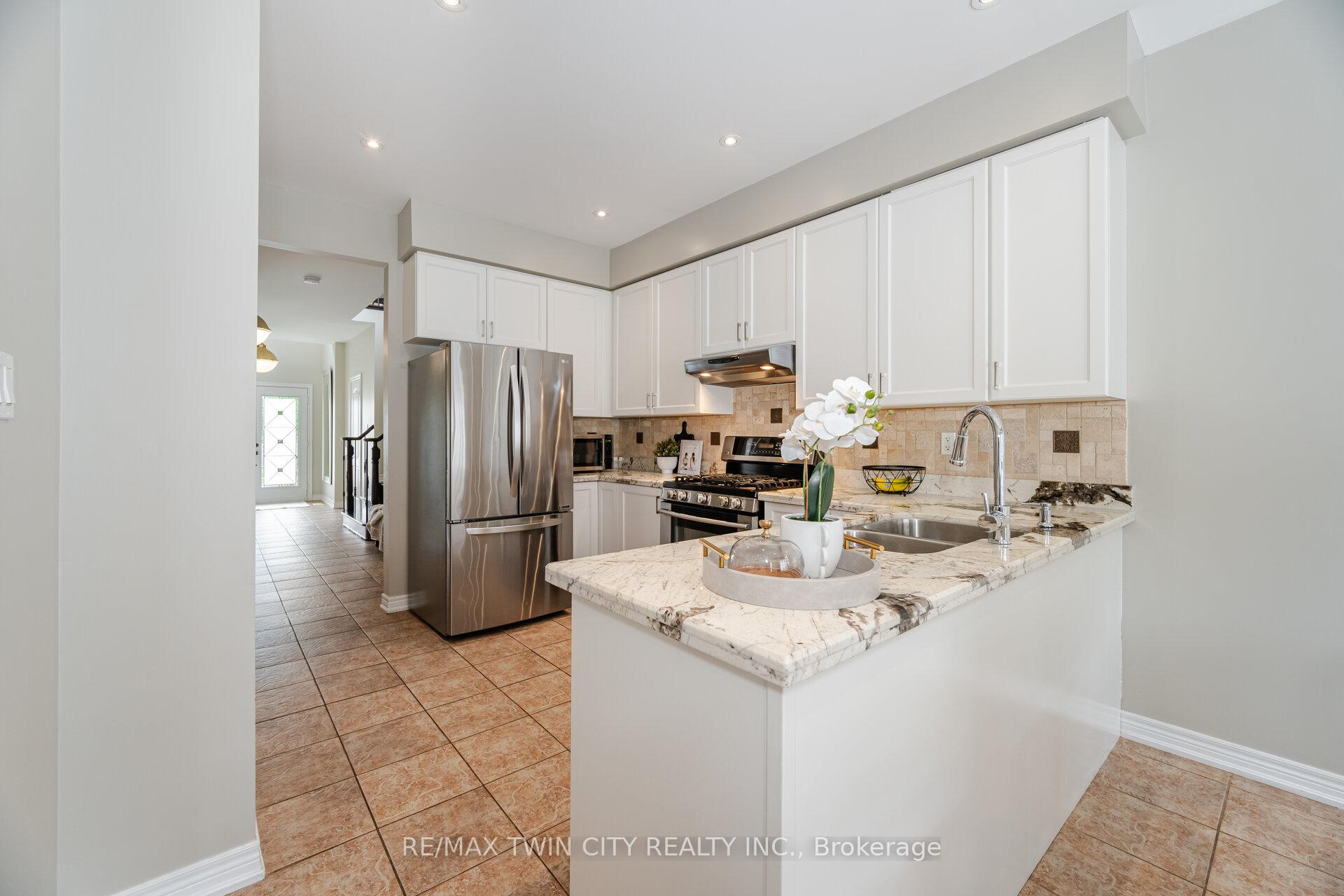 Photo 5 of 45 Retreat Boulevard, Vaughan, Vellore Village — HOMEH