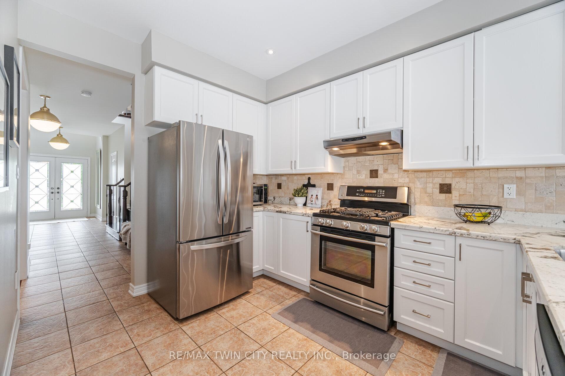 Photo 11 of 45 Retreat Boulevard, Vaughan, Vellore Village — HOMEH