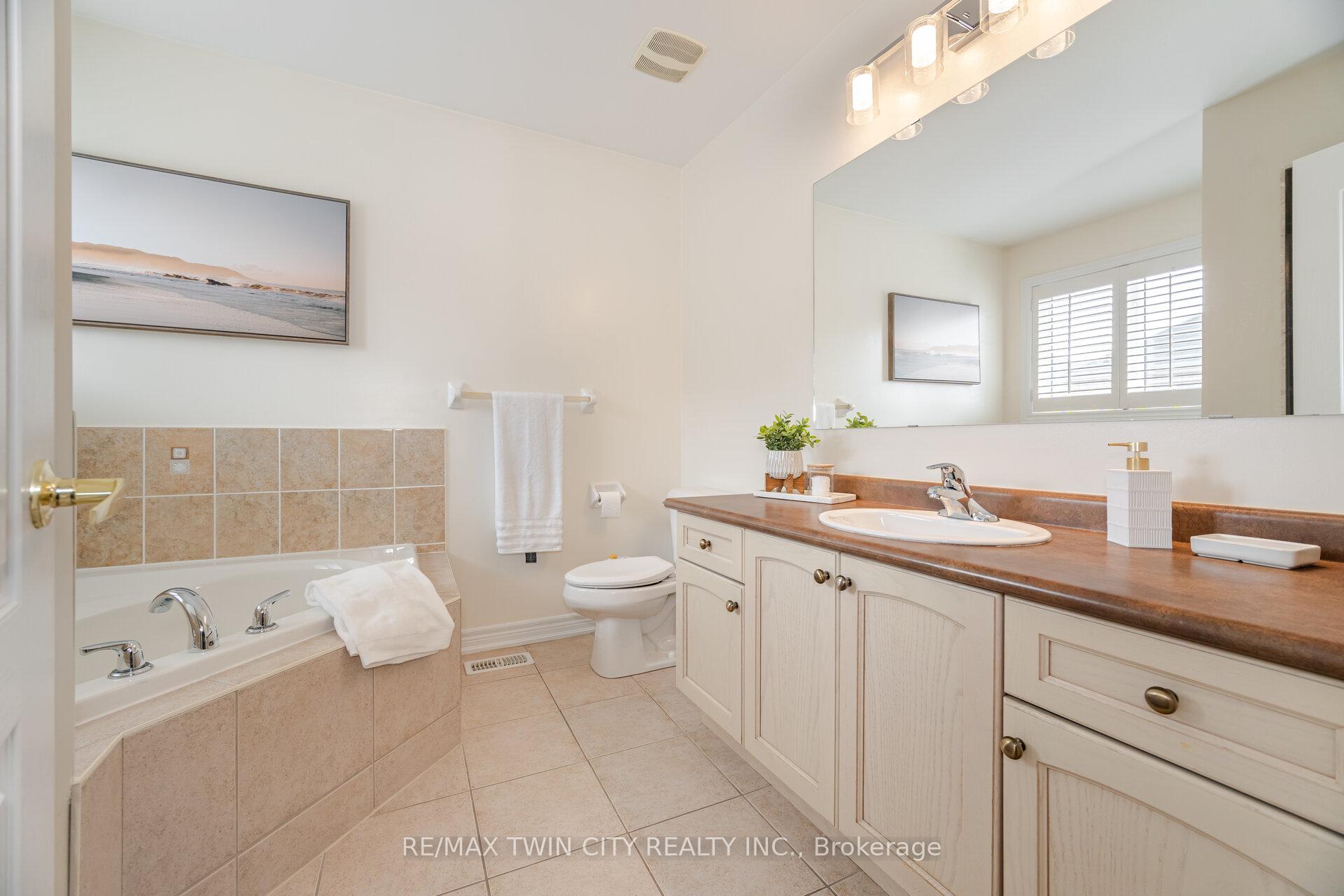 Photo 18 of 45 Retreat Boulevard, Vaughan, Vellore Village — HOMEH