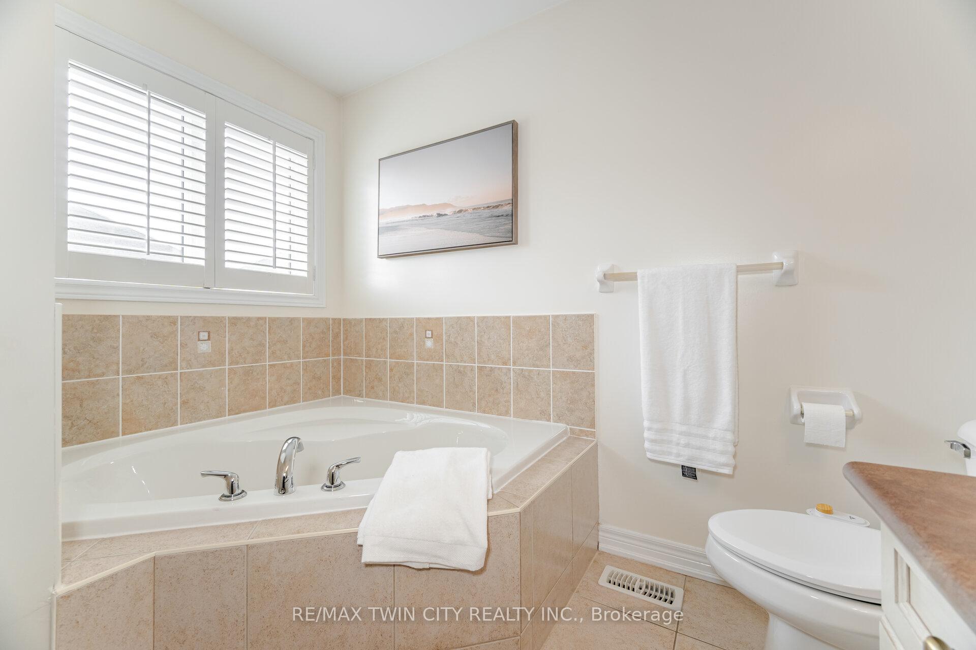 Photo 15 of 45 Retreat Boulevard, Vaughan, Vellore Village — HOMEH