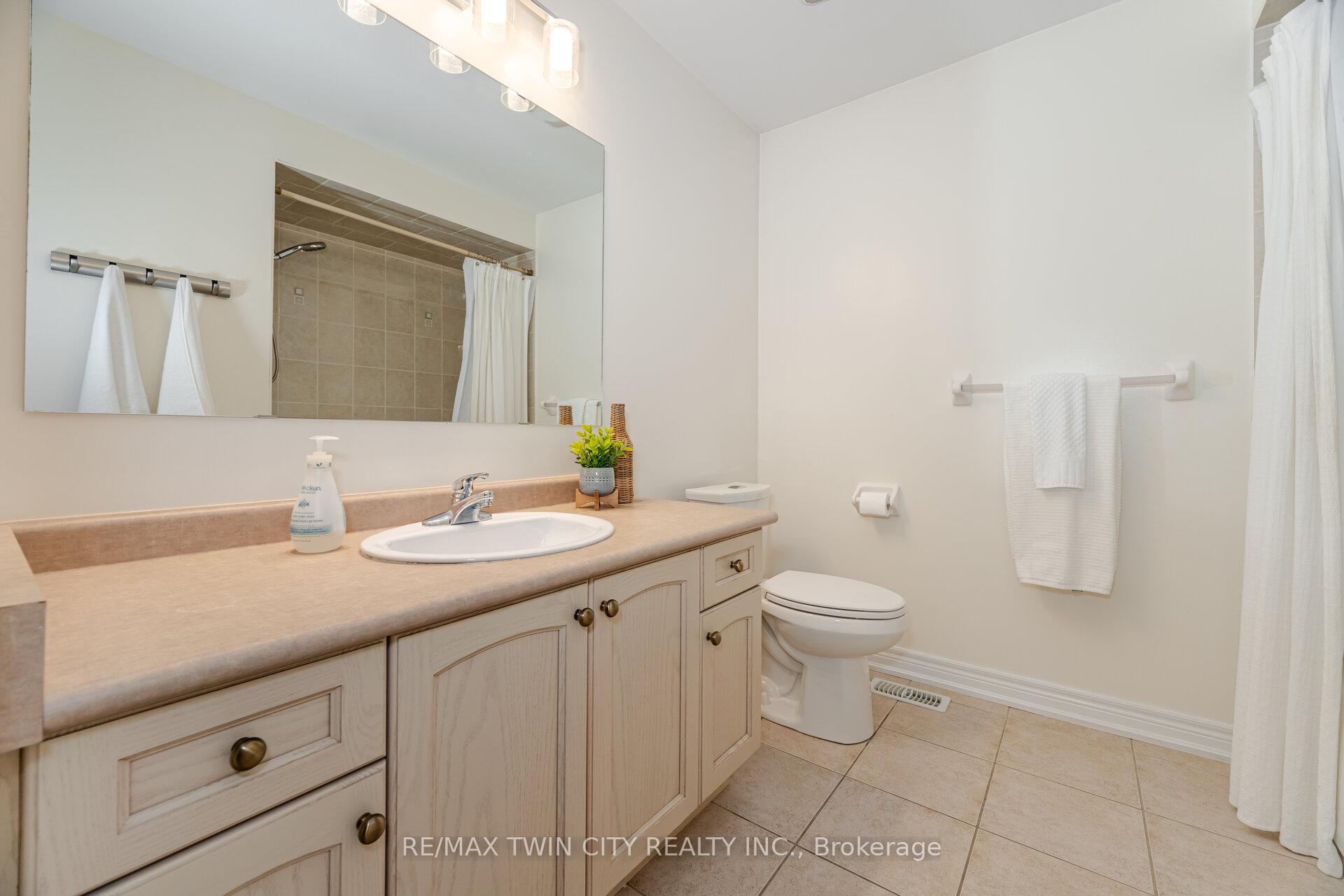 Photo 32 of 45 Retreat Boulevard, Vaughan, Vellore Village — HOMEH