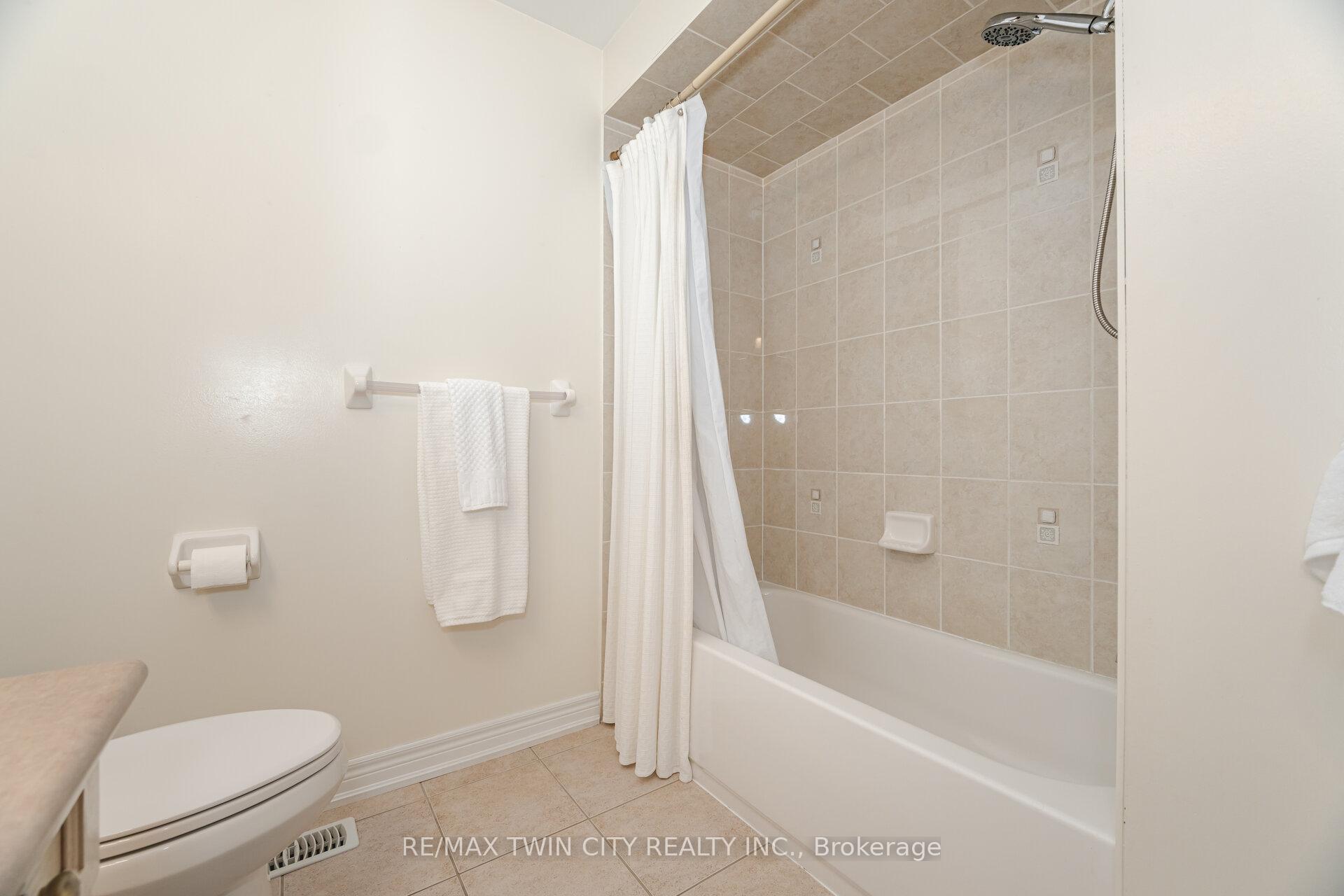 Photo 21 of 45 Retreat Boulevard, Vaughan, Vellore Village — HOMEH