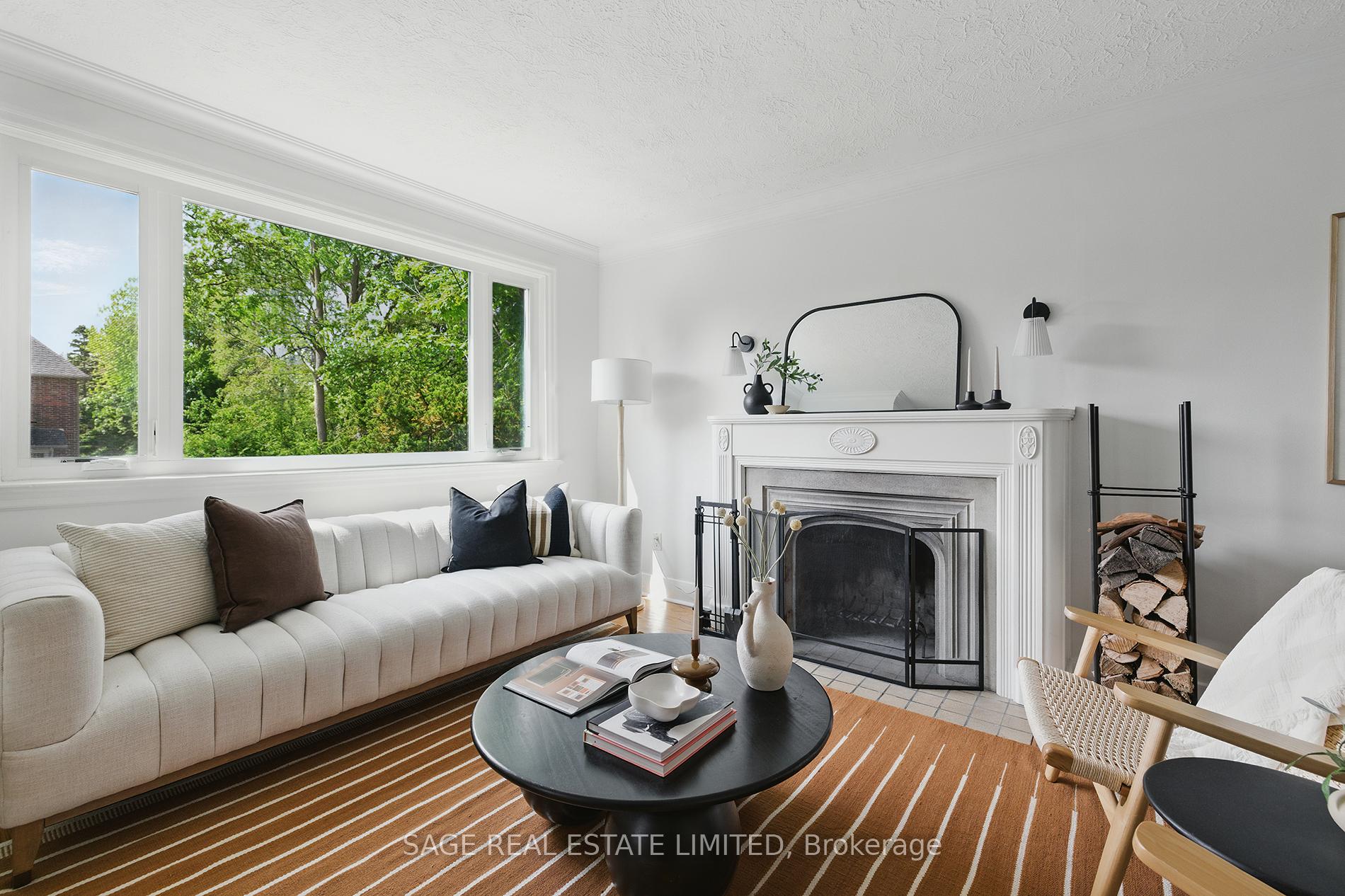 Photo 3 of 14 Long Crescent, Toronto, The Beaches — HOMEH