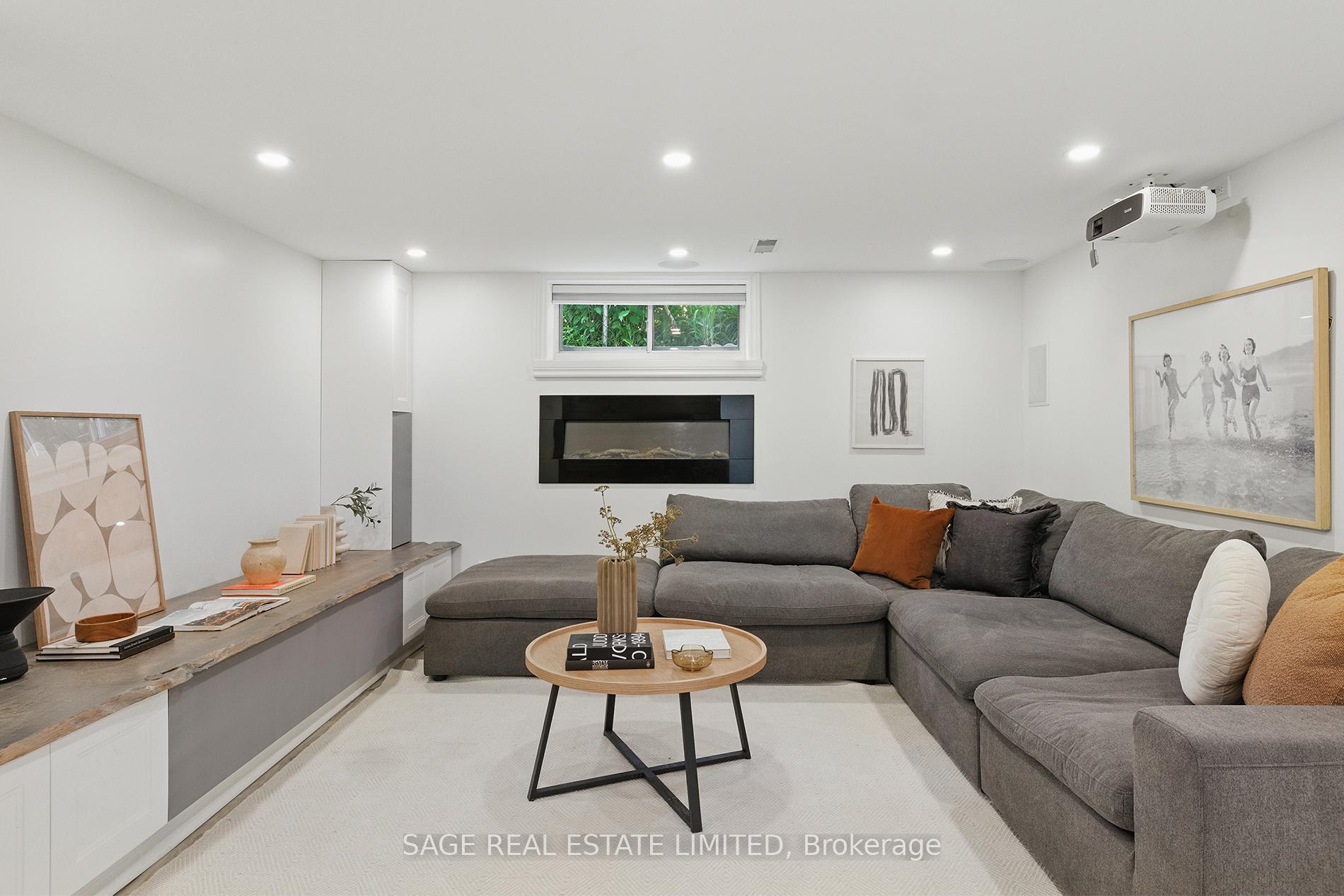 Photo 15 of 14 Long Crescent, Toronto, The Beaches — HOMEH