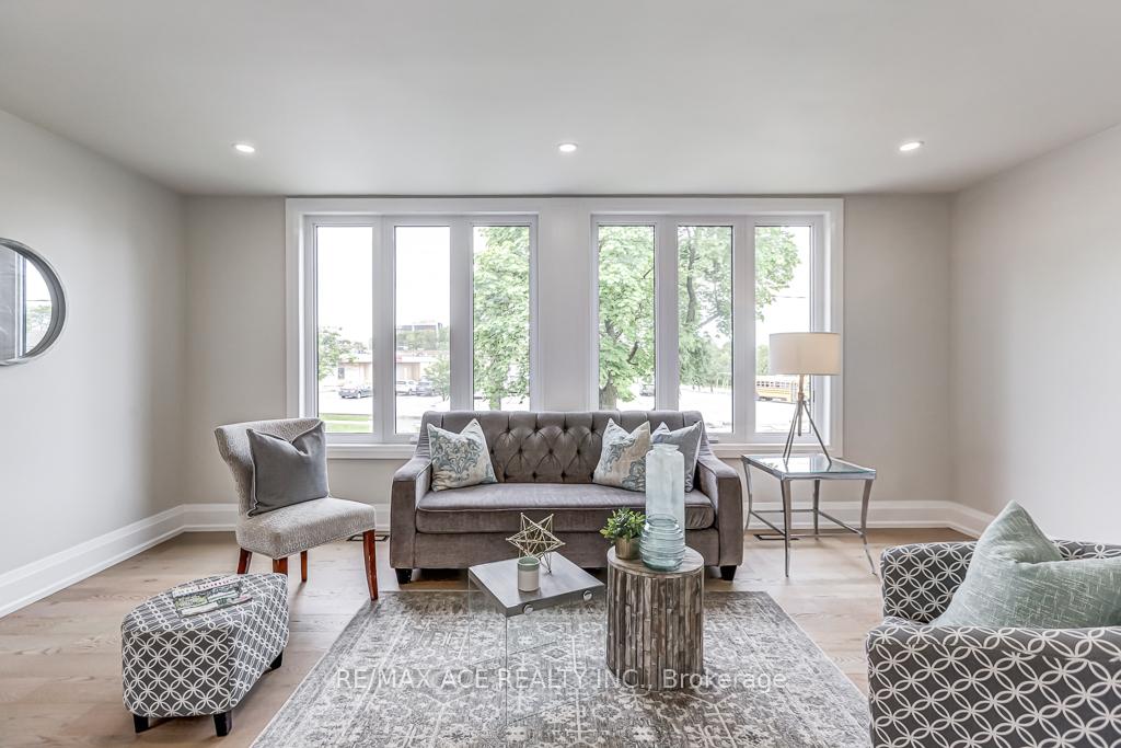 Photo 2 of 7 Brookmere Road, Etobicoke, Rexdale-Kipling — HOMEH