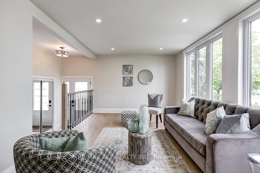 Photo 10 of 7 Brookmere Road, Etobicoke, Rexdale-Kipling — HOMEH