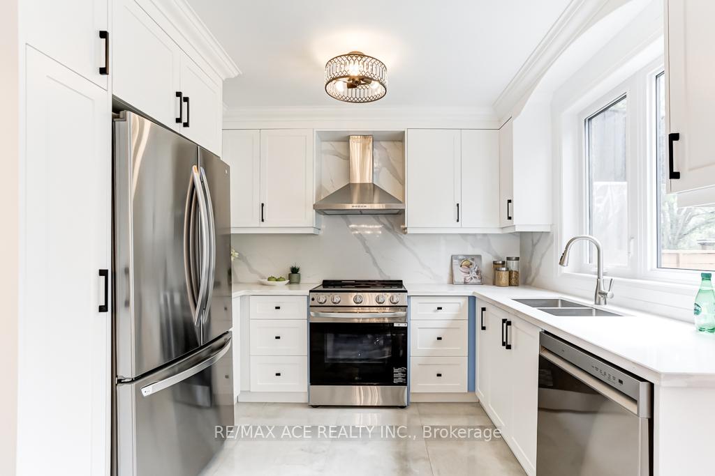 Photo 15 of 7 Brookmere Road, Etobicoke, Rexdale-Kipling — HOMEH