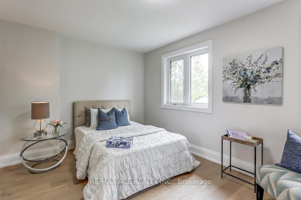 Photo 17 of 7 Brookmere Road, Etobicoke, Rexdale-Kipling — HOMEH