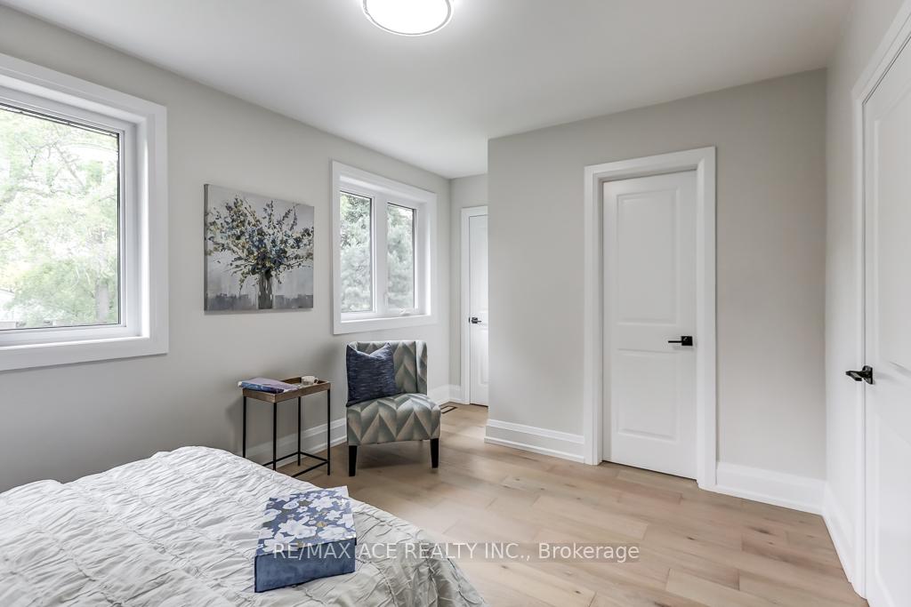 Photo 18 of 7 Brookmere Road, Etobicoke, Rexdale-Kipling — HOMEH