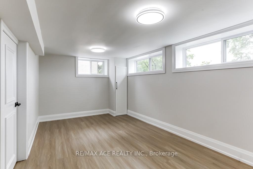 Photo 26 of 7 Brookmere Road, Etobicoke, Rexdale-Kipling — HOMEH