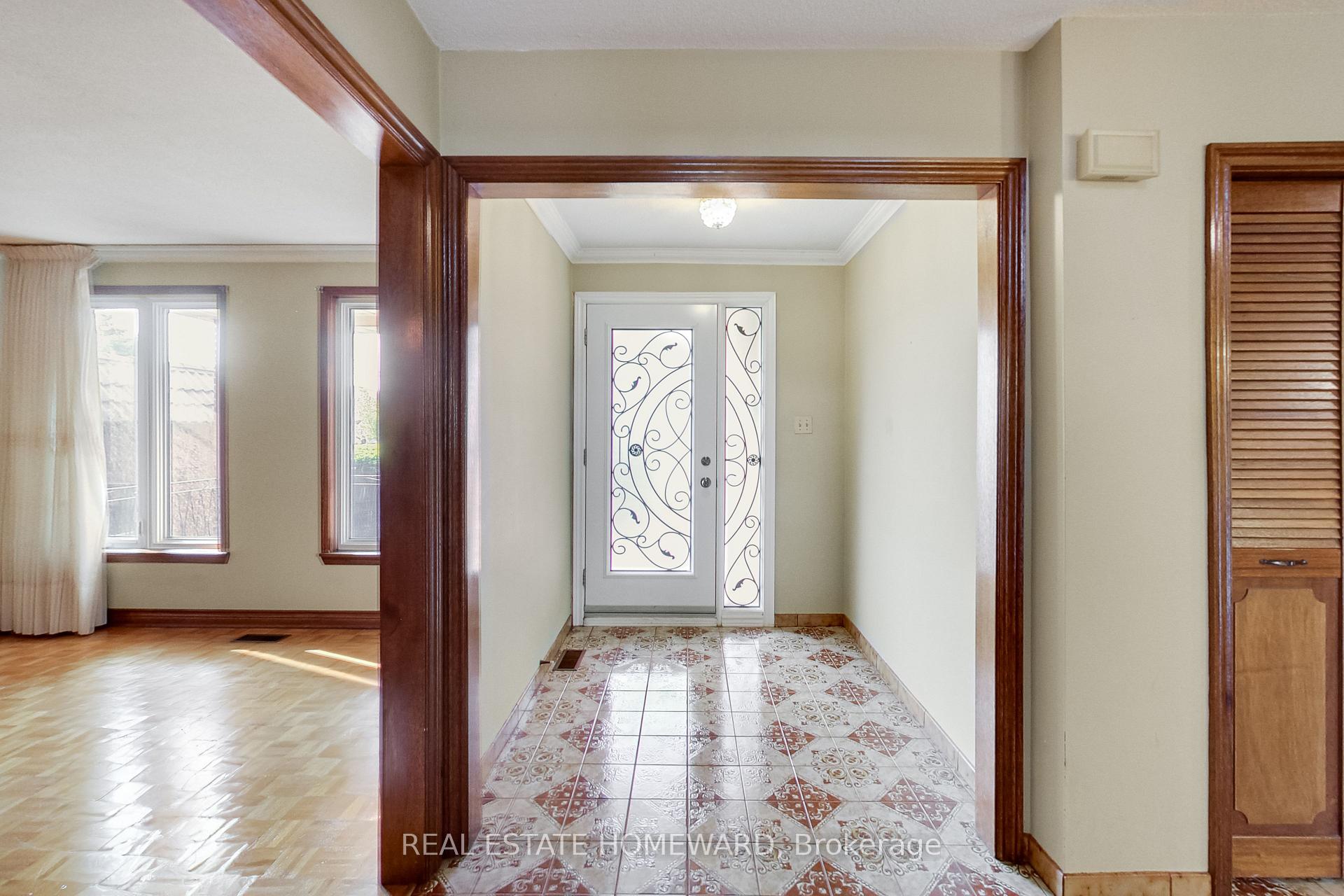 Photo 5 of 81A St Andrews Boulevard, Etobicoke, Kingsview Village-The Westway — HOMEH