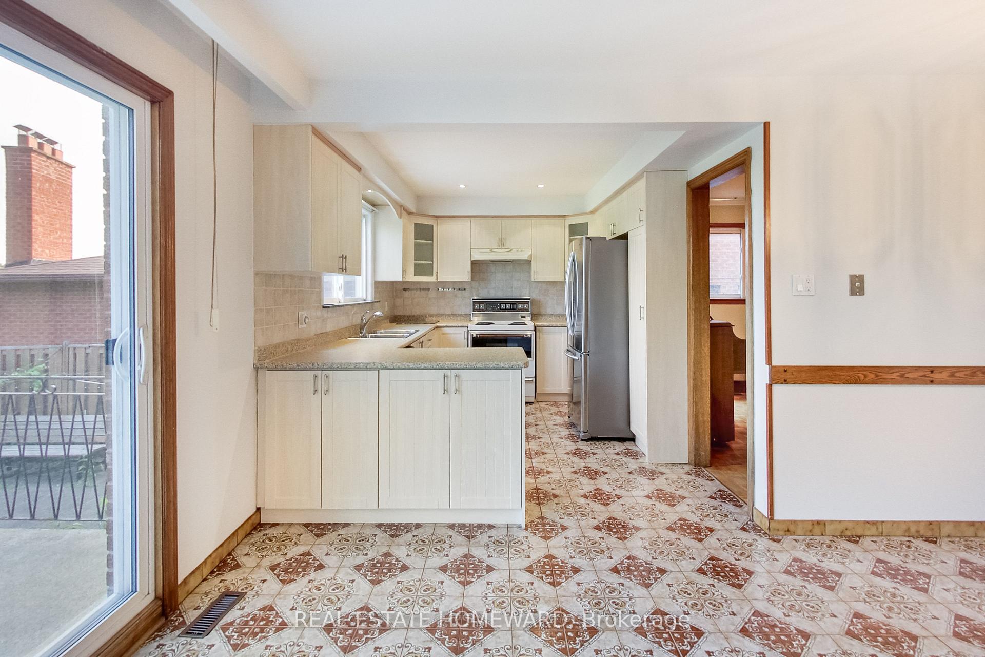 Photo 9 of 81A St Andrews Boulevard, Etobicoke, Kingsview Village-The Westway — HOMEH