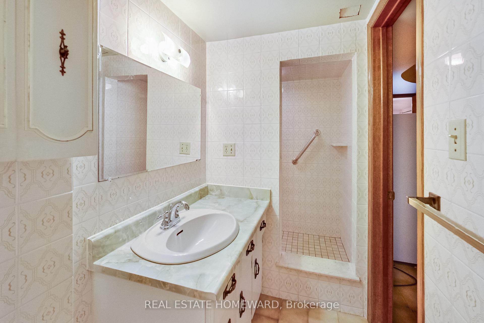 Photo 30 of 81A St Andrews Boulevard, Etobicoke, Kingsview Village-The Westway — HOMEH
