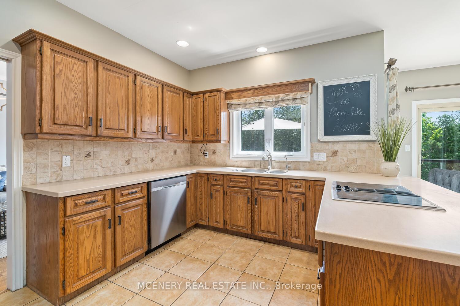 Photo 10 of 109 Cobblestone Place, Guelph/Eramosa, Rockwood — HOMEH