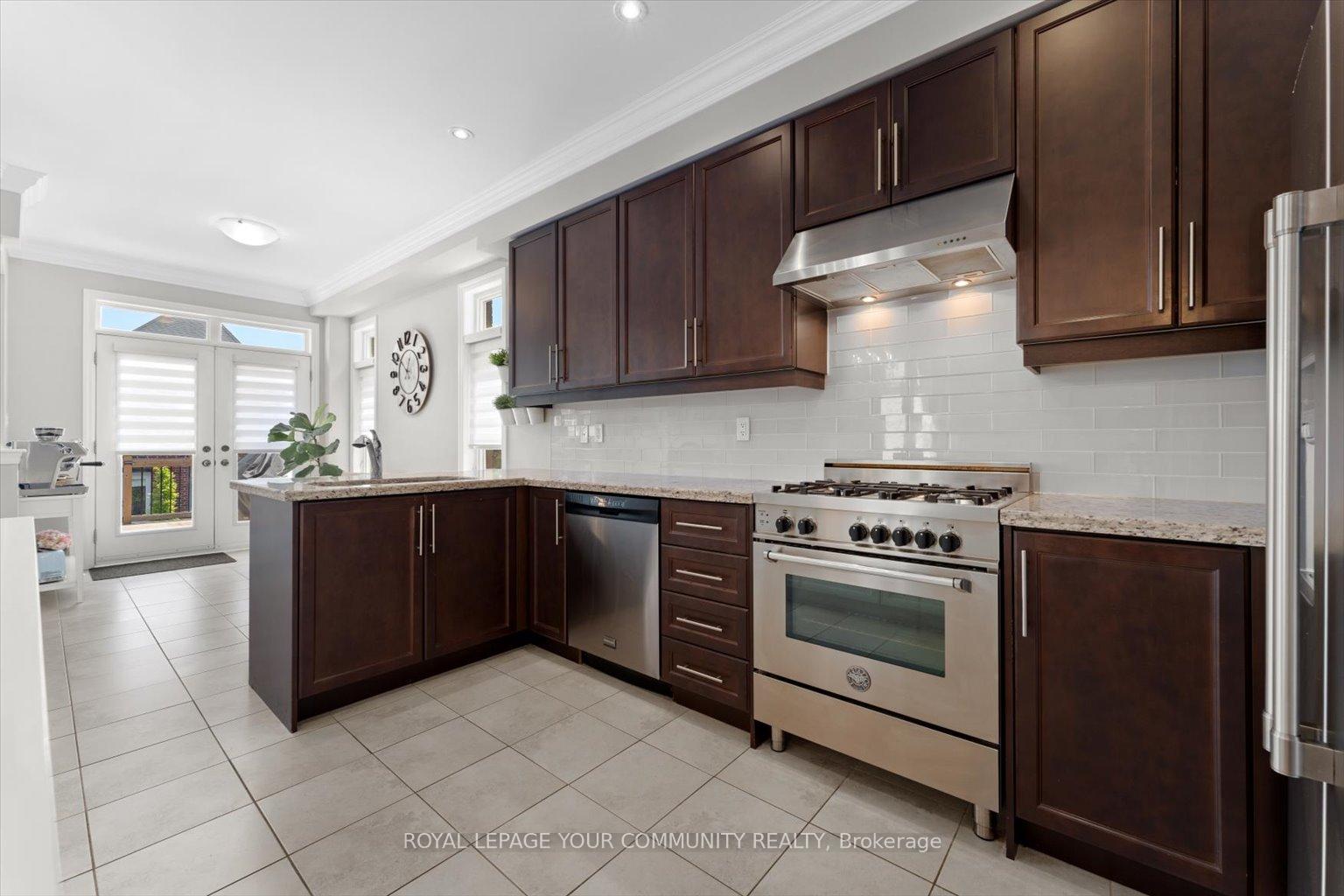 Photo 9 of 43 Robert Berry Crescent, King, King City — HOMEH