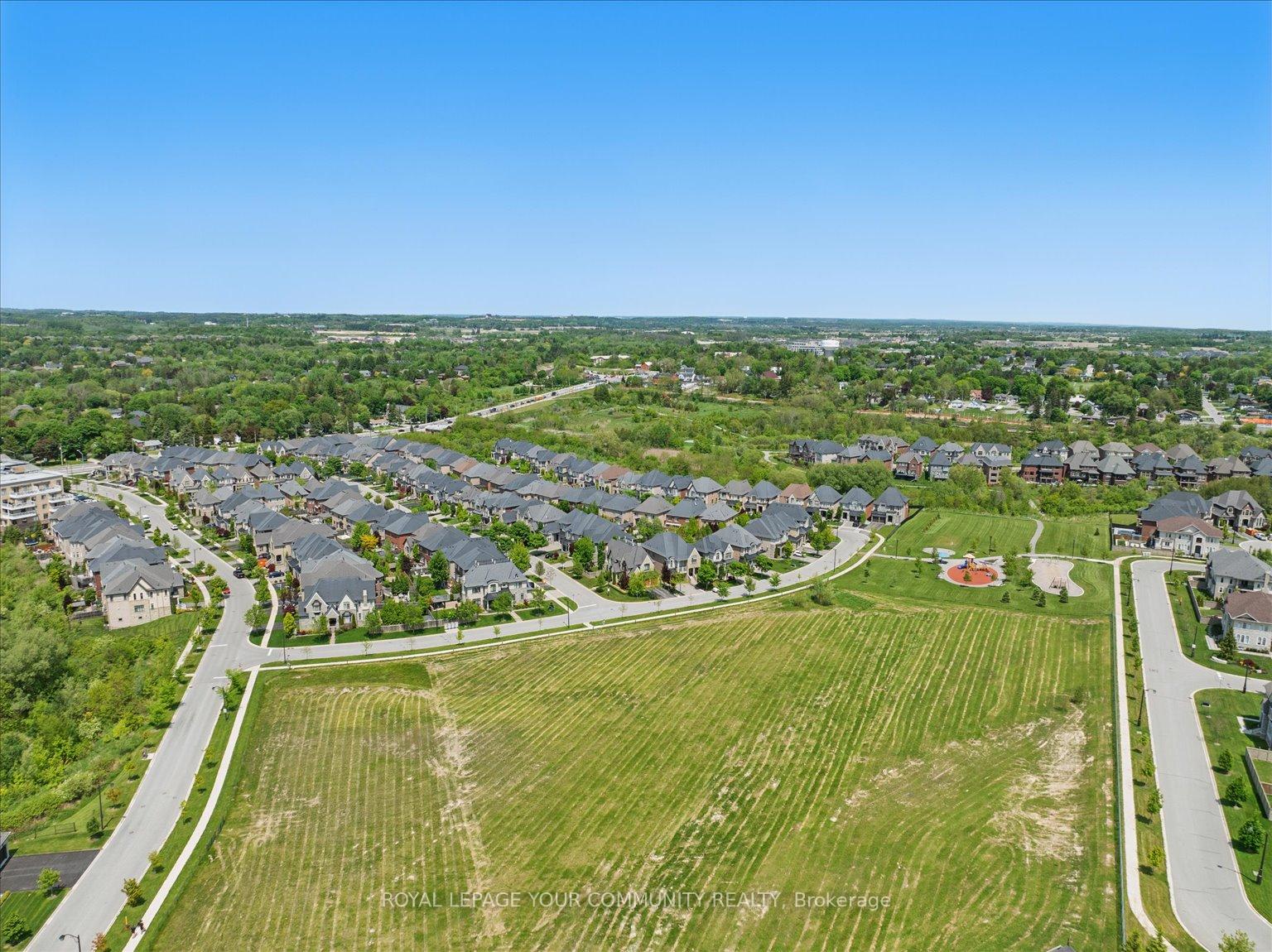 Photo 29 of 43 Robert Berry Crescent, King, King City — HOMEH